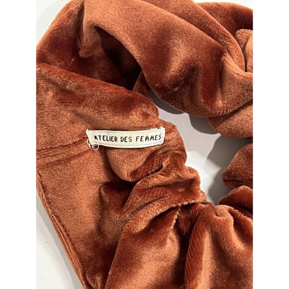 Atelier Des Femmes Velvet Scrunchie in Orange main image 4